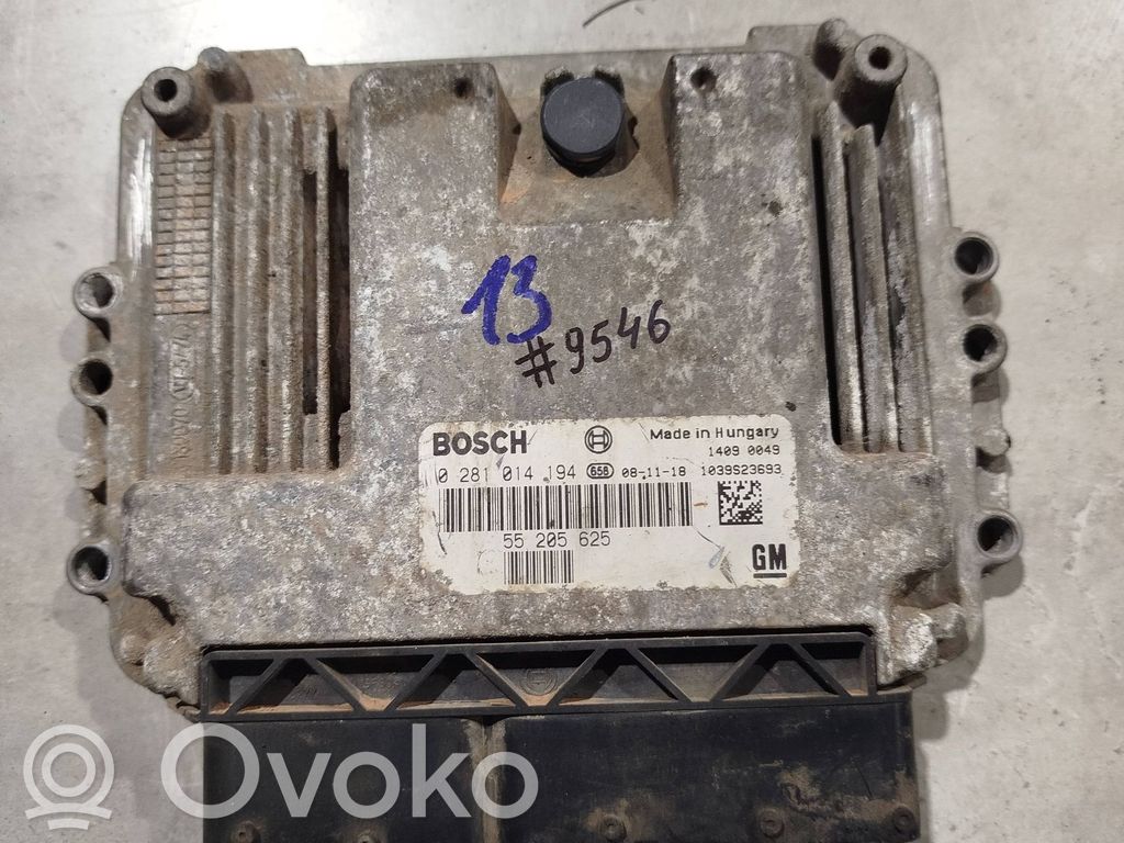 Opel Zafira B Engine control unit/module 
