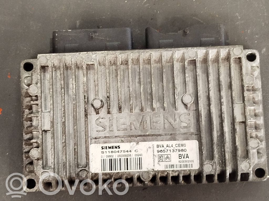 Peugeot 206 CC Engine control unit/module 