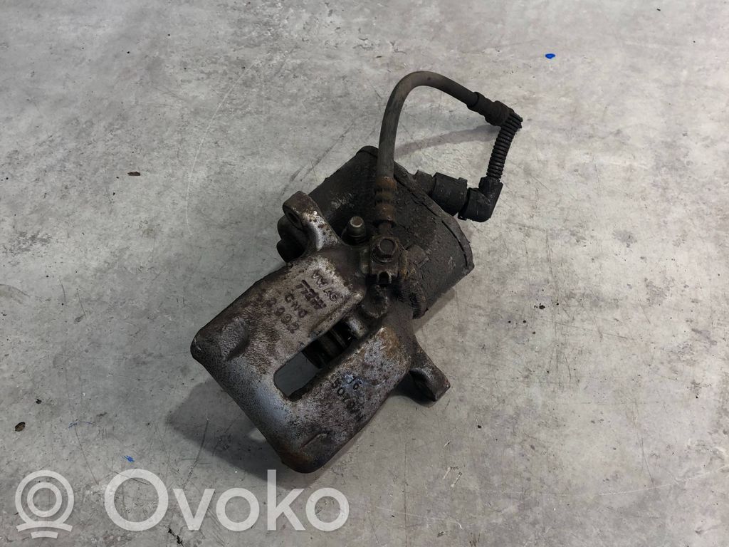 Volkswagen PASSAT B7 Tylny zacisk hamulcowy 