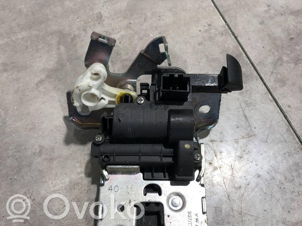 Volkswagen PASSAT B8 Tailgate lock latch 