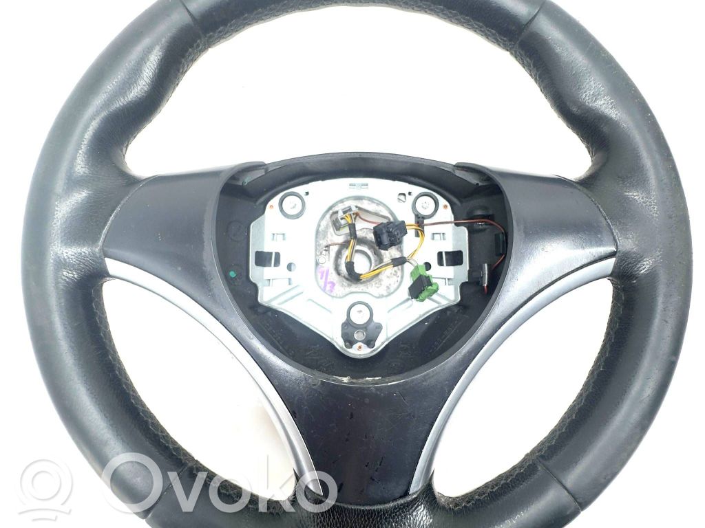 Steering wheel   3057364