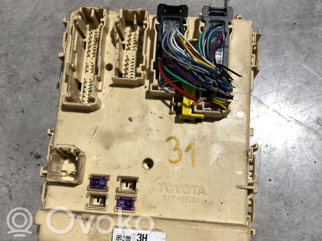 Toyota Auris E180 Drošinātāju bloks 