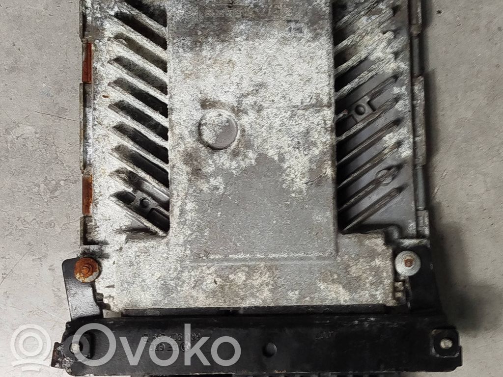 Volkswagen PASSAT B6 Engine control unit/module 