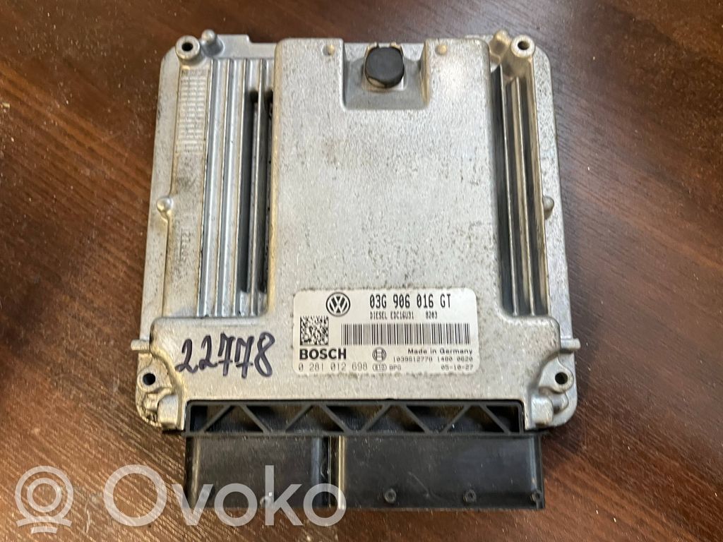 Volkswagen PASSAT B5.5 Engine control unit/module 