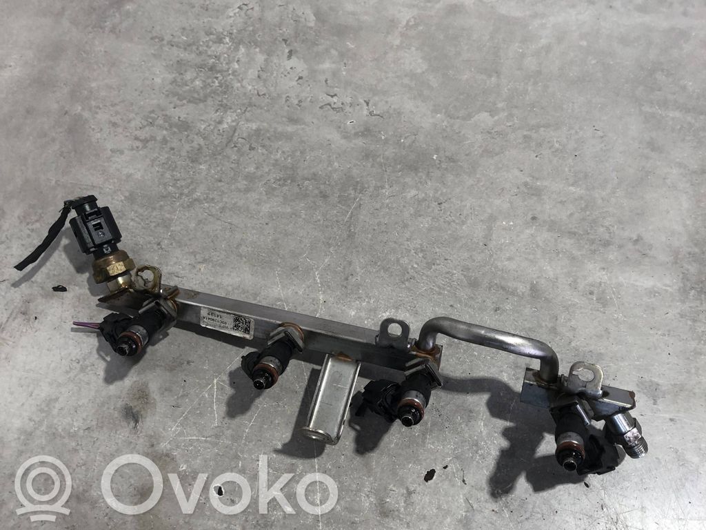 Volkswagen PASSAT B7 Tubo principal de alimentación del combustible 