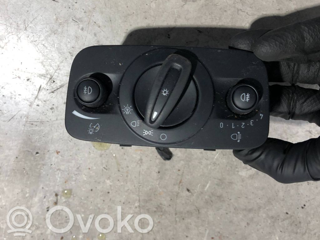 Ford Ecosport Light switch 