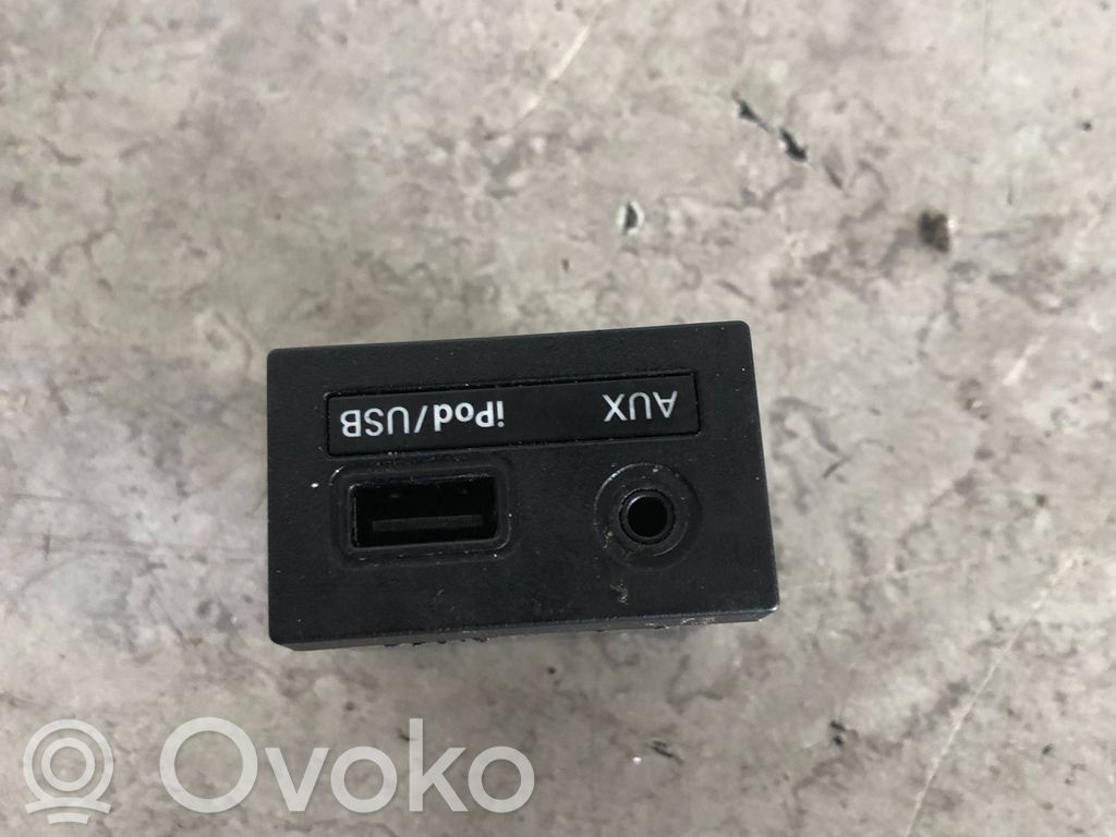 Hyundai i40 Enchufe conector USB 