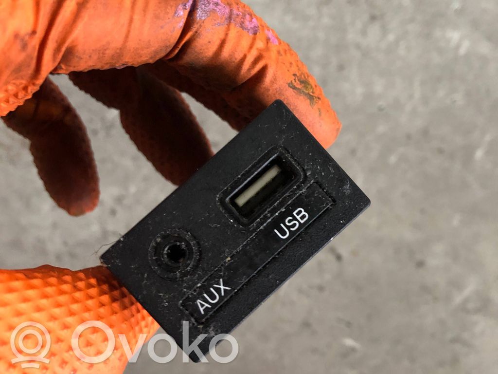 Hyundai i40 Enchufe conector USB 