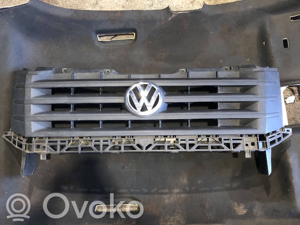 Volkswagen Crafter Etupuskurin ylempi jäähdytinsäleikkö 