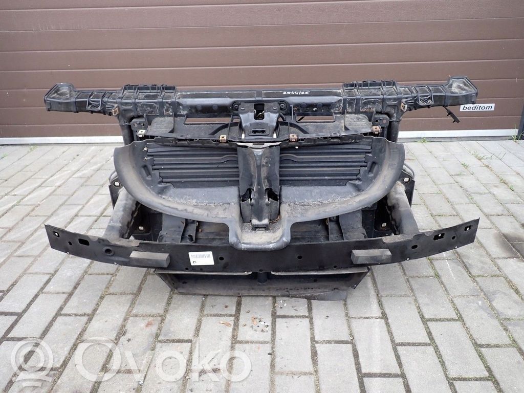 BMW 1 E81 E87 Priekinė kėbulo dalis 
