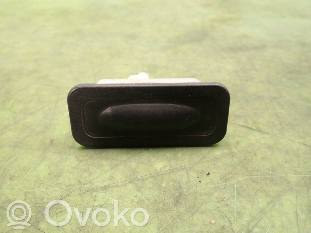 Tailgate/boot open switch button   88000002