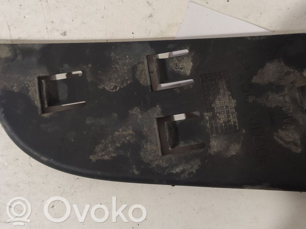 Nissan Qashqai Front bumper lower grill 