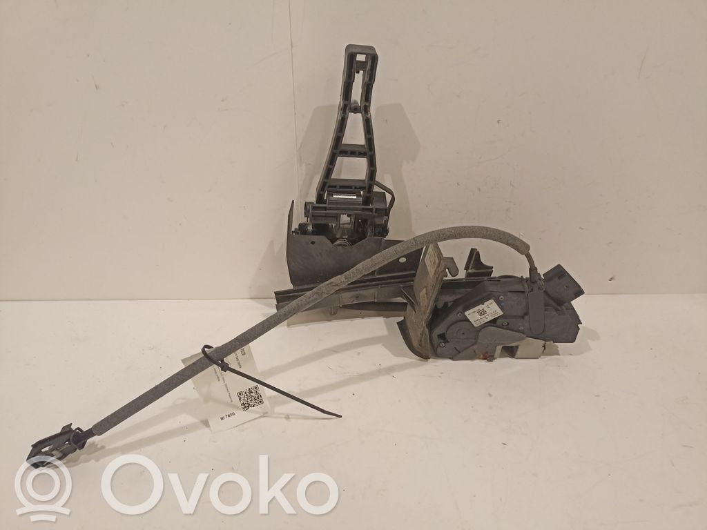 Priekšpusē slēdzene   BM5AA21813CF