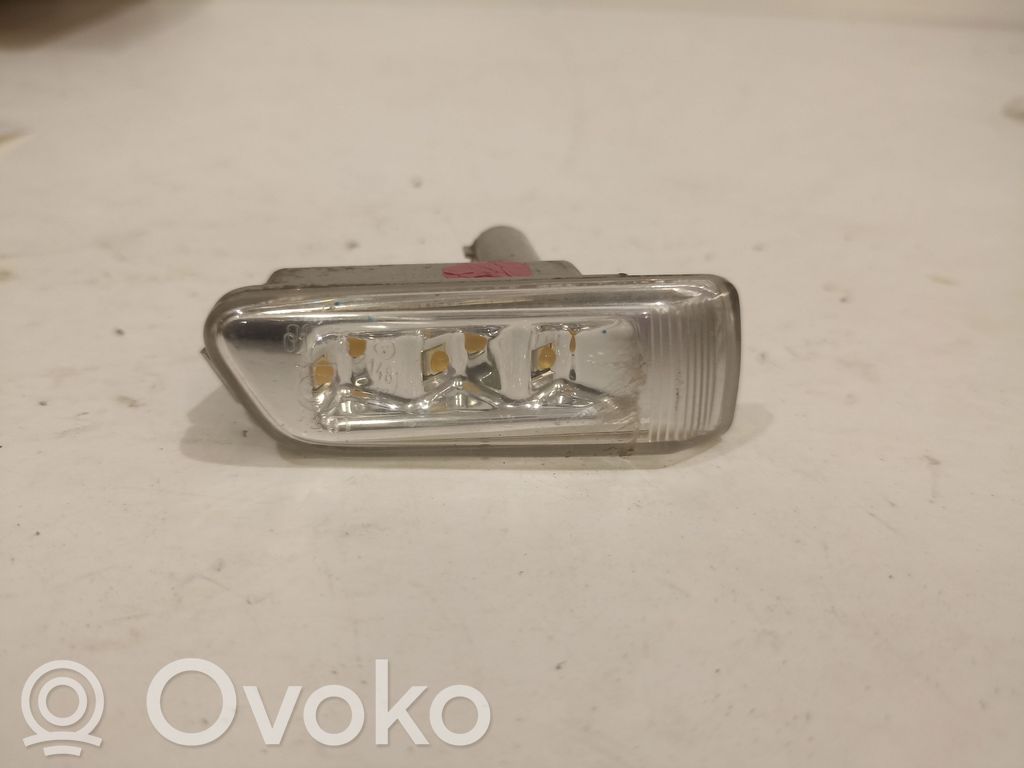 Audi A8 S8 D3 4E Front fender indicator light 