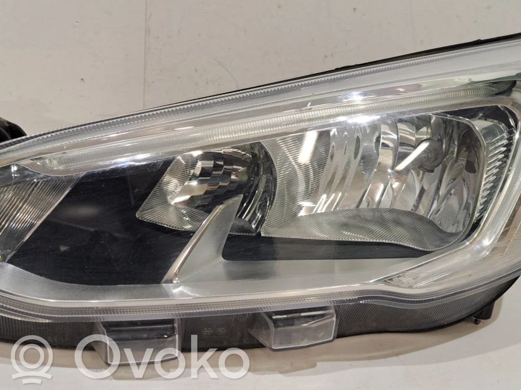 Ford Focus Headlight/headlamp 
