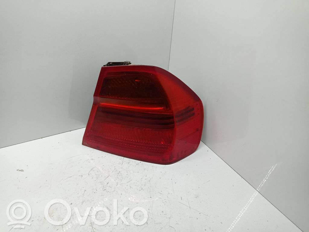 Rear/tail lights   6937458