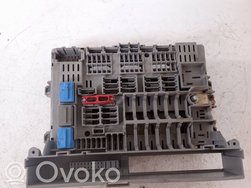 Saugiklių blokas   10688710