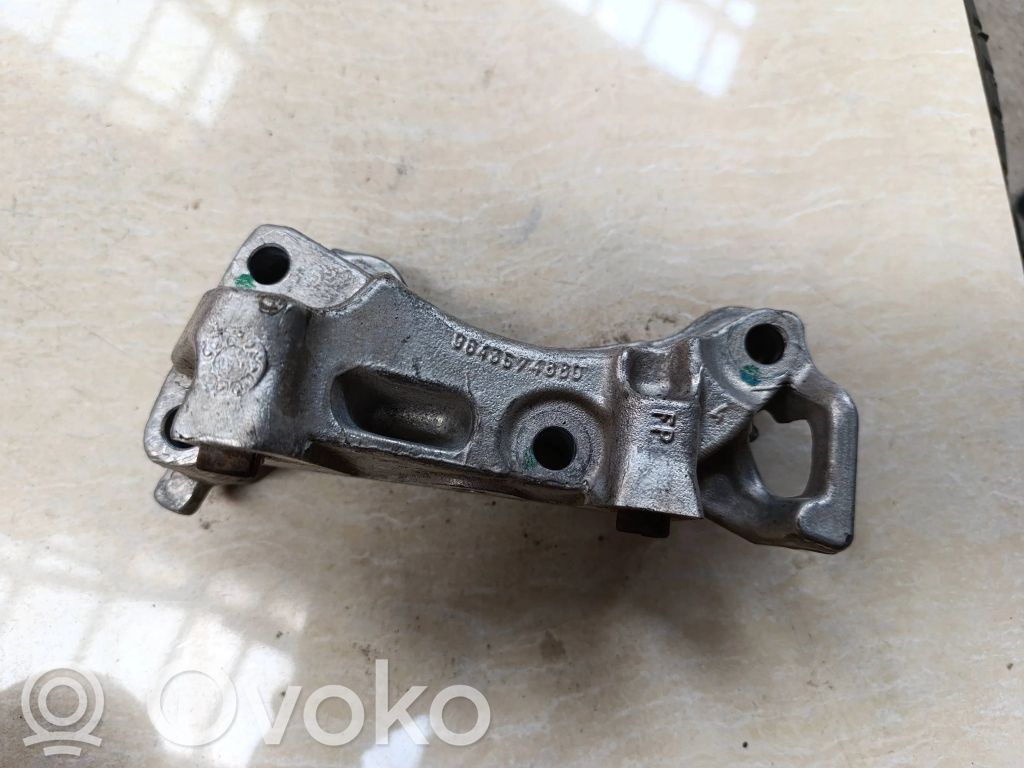Peugeot 208 I Engine mounting bracket 