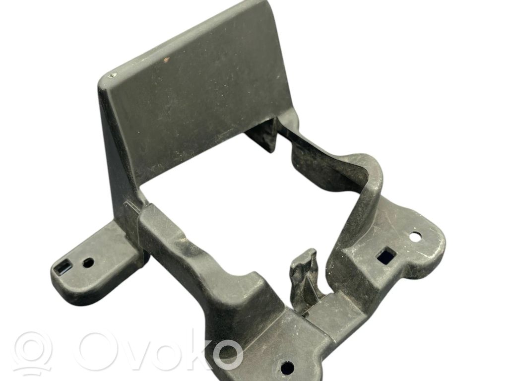 Distronic sensor bracket   8V5907175