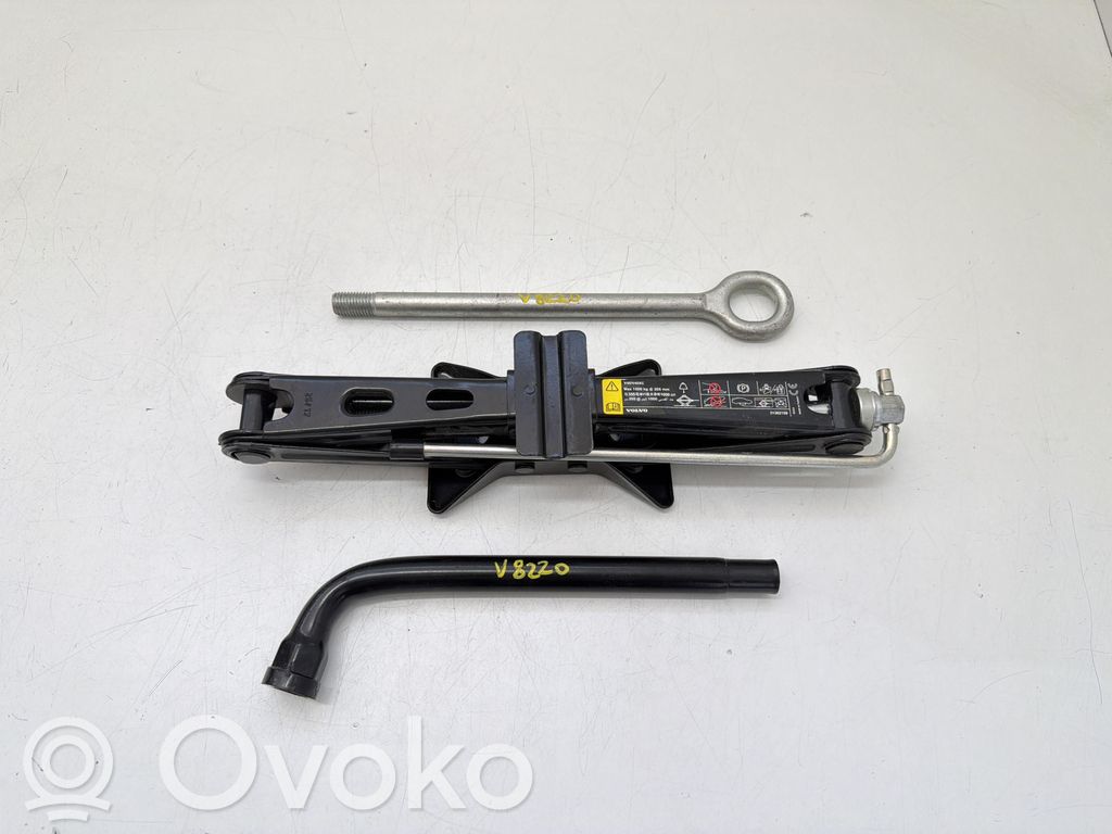 Volvo V40 Domkratas (dankratas) 