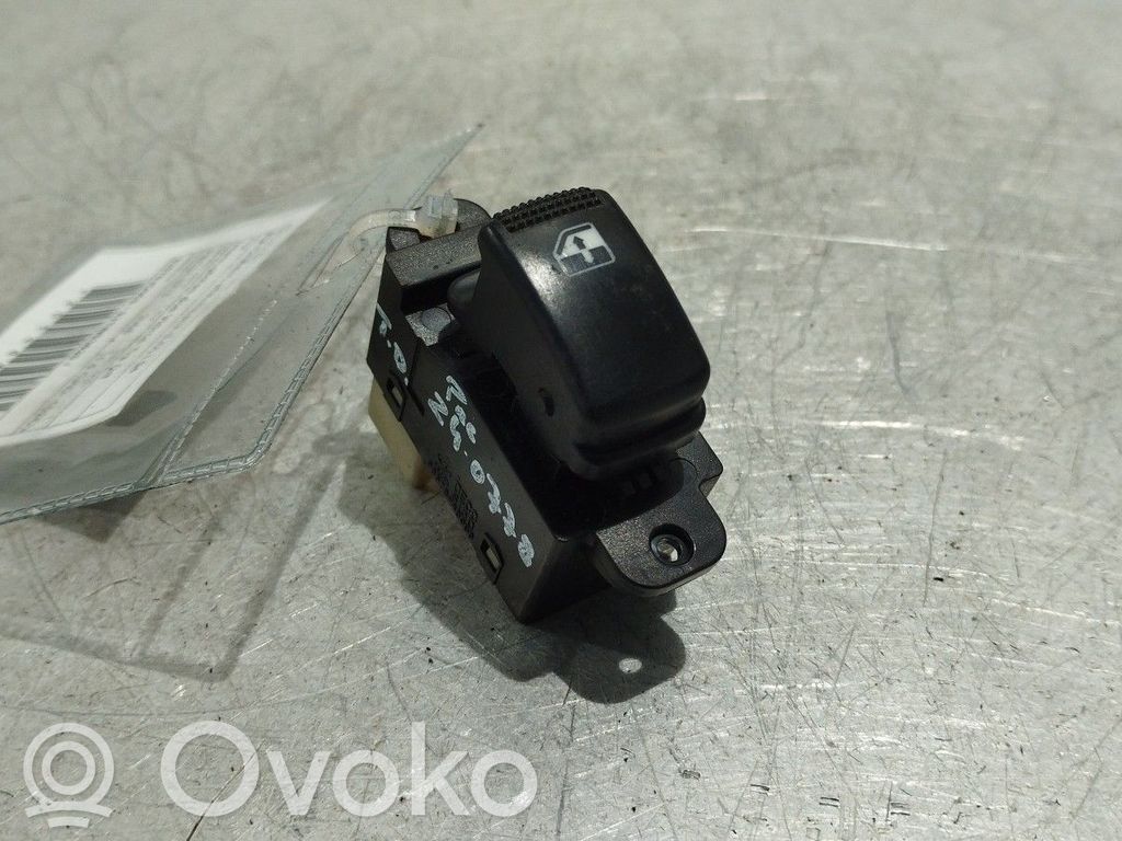 Electric window control switch   935782D000,621W03620