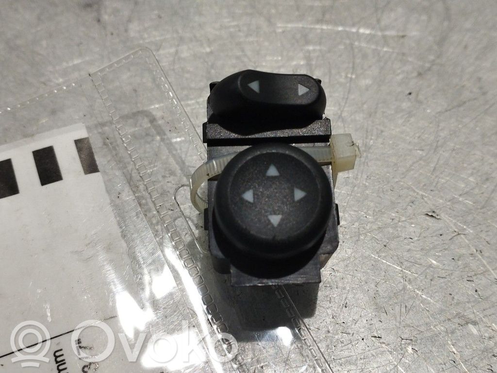 Wing mirror switch