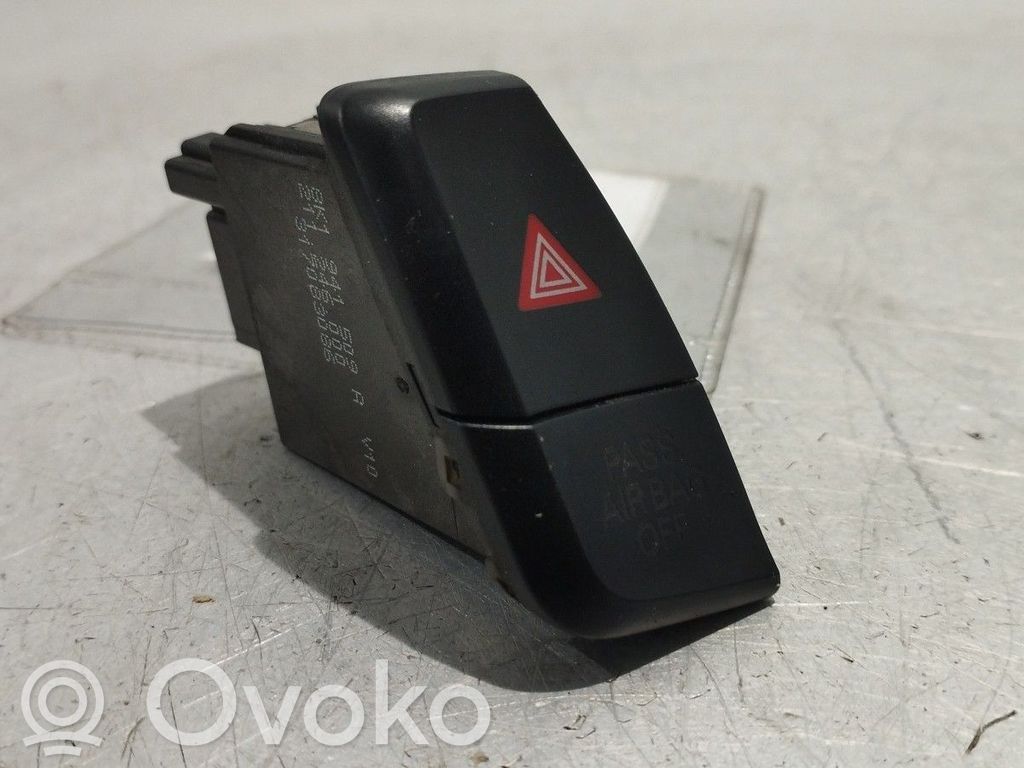 Hätävilkkujen kytkin   8K1941509A