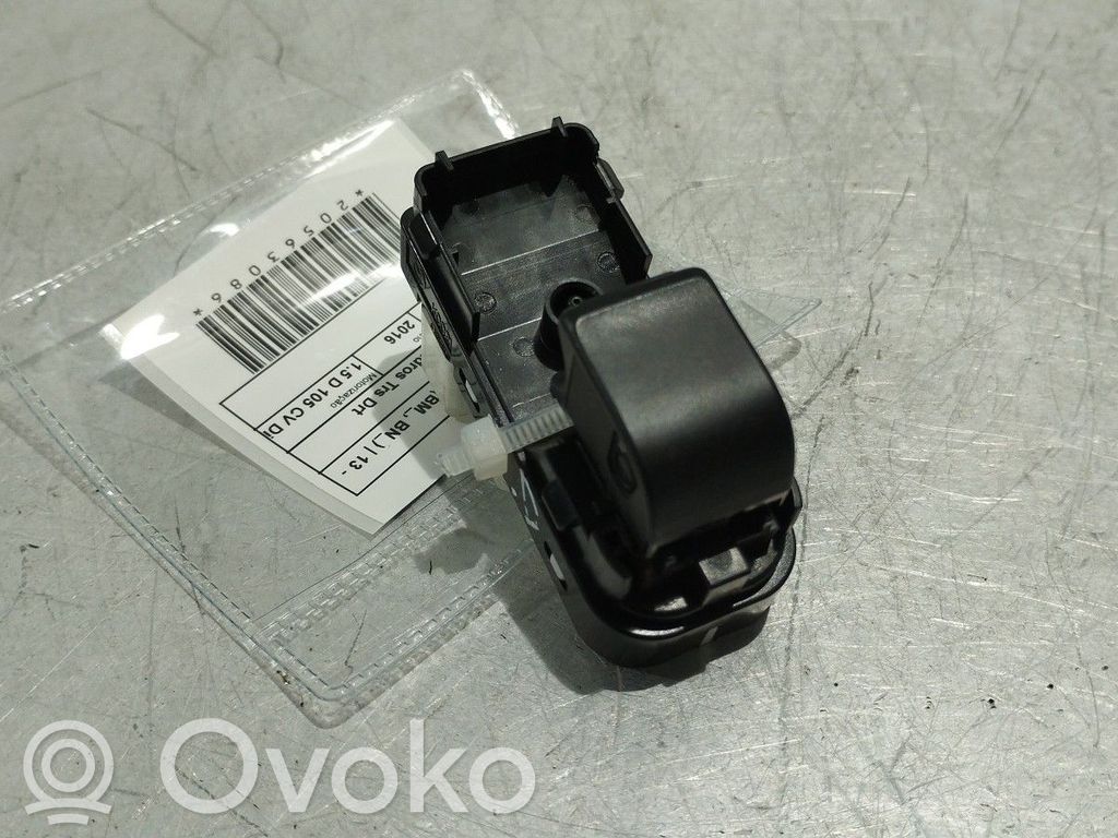 Electric window control switch   KD3566370