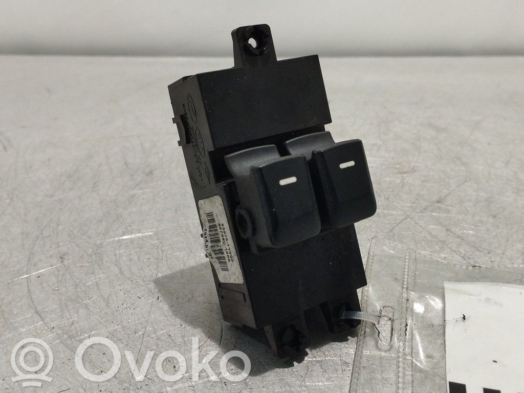 Interrupteur commade lève-vitre   935701Y000