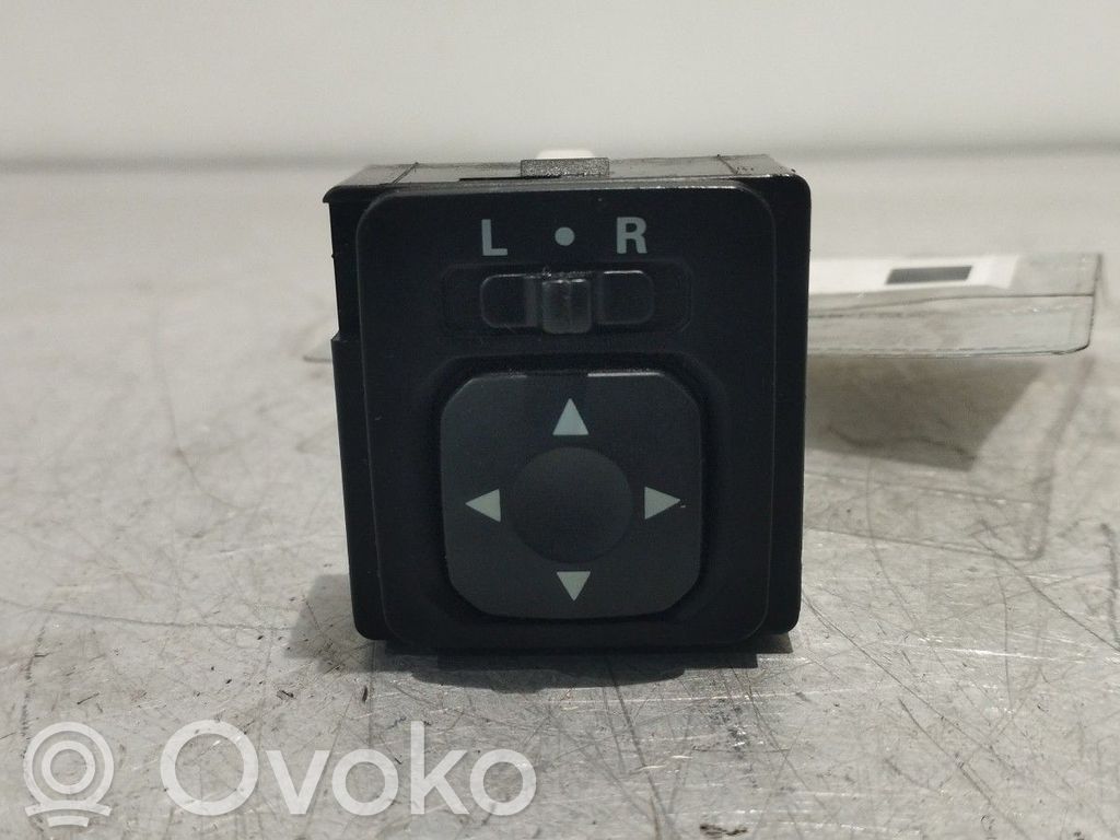Wing mirror switch   183570