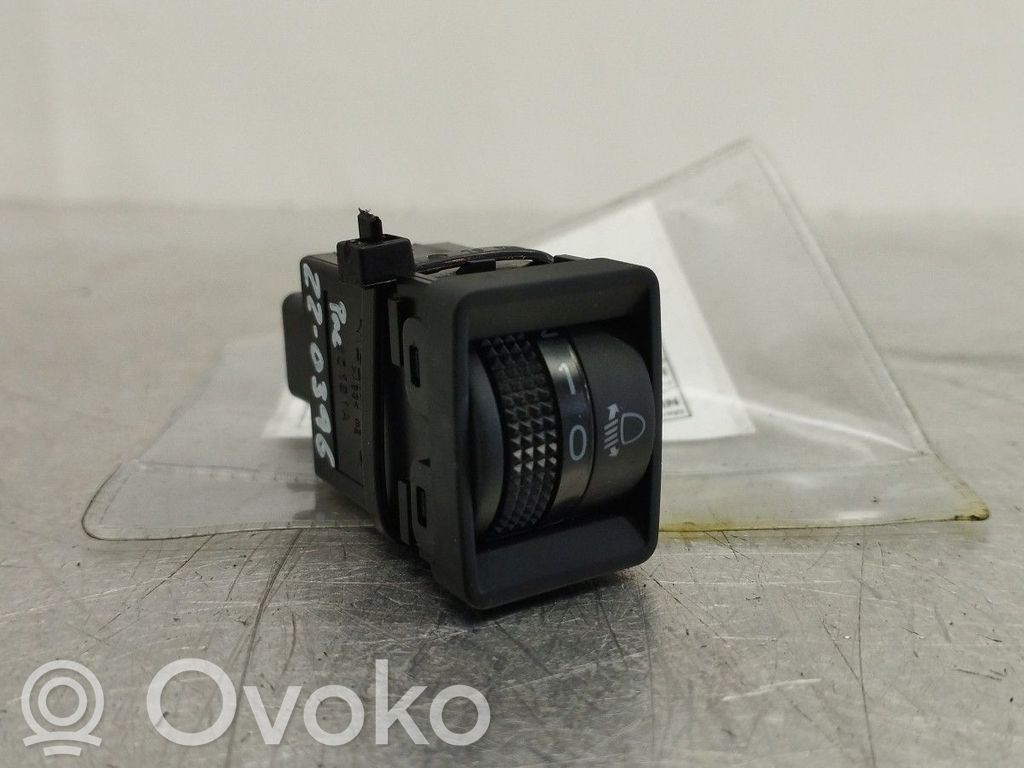 Lukturu slēdzis   60121A