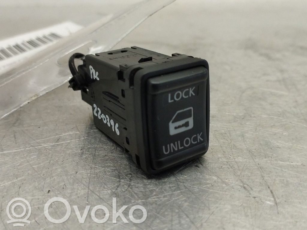 Central locking switch button   15Z16MD