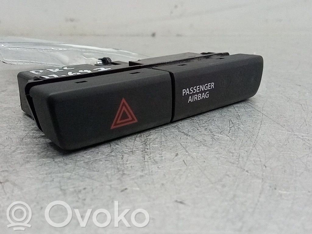 Hazard light switch   75K058,0582E76