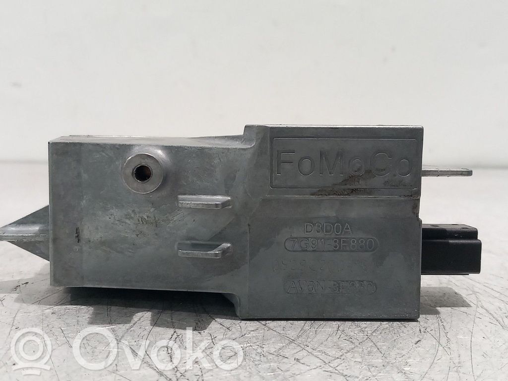 Verrouillage du volant   AV6N3F880JA,7G913F880
