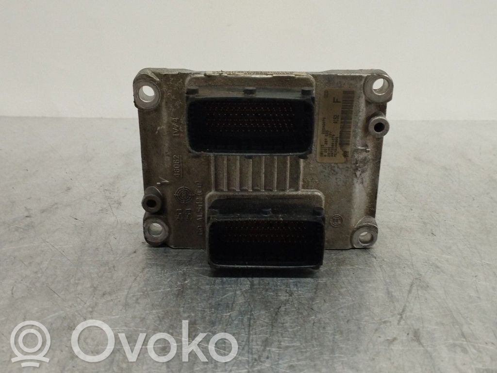 Engine control unit/module   0261207555,00735001270,ME731HA006