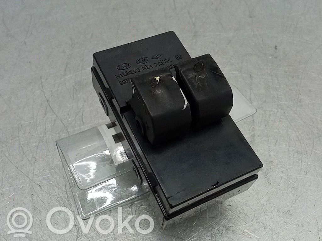 Interrupteur commade lève-vitre   935701H021