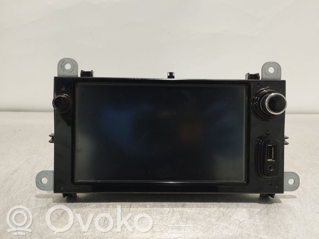Panel / Radioodtwarzacz CD/DVD/GPS   281153868R