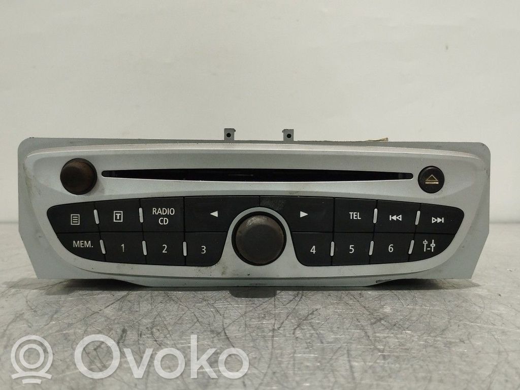 Renault Megane III Panel / Radioodtwarzacz CD/DVD/GPS 