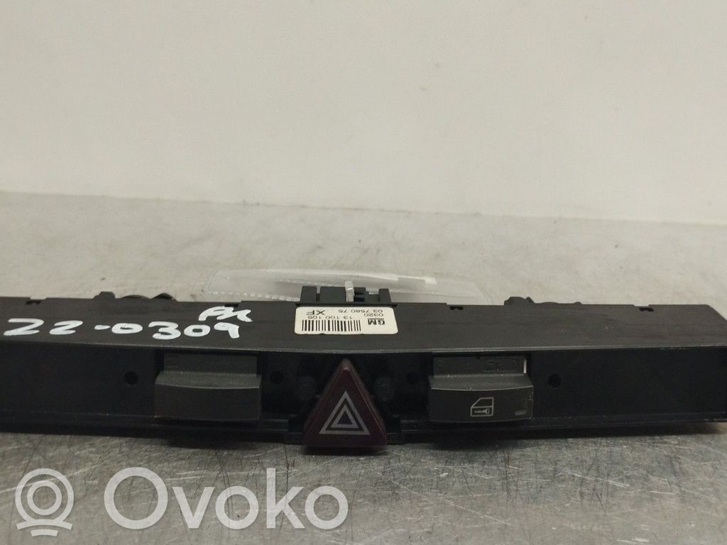 Botón interruptor de luz de peligro   13100105XF