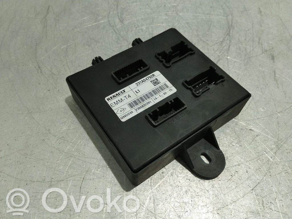 Moottorin ohjainlaite/moduuli   231A04792R,EMMT4,L1