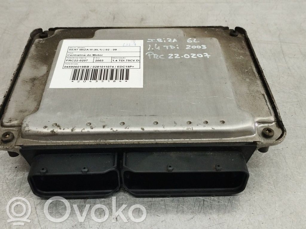 Unidad de control/módulo del motor   045906019BB,0281011074