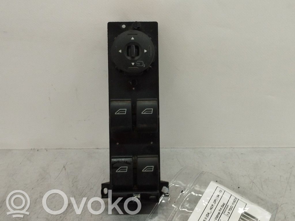 Ford Focus Electric window control switch 