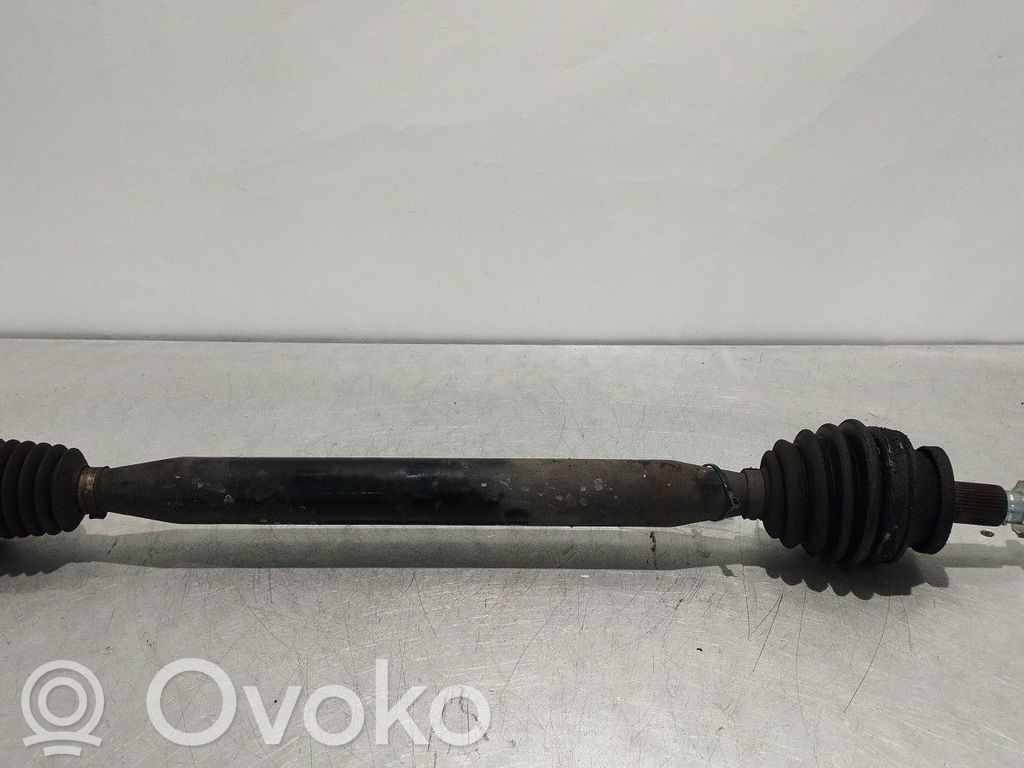 Etuvetoakseli   6Q0407272BD