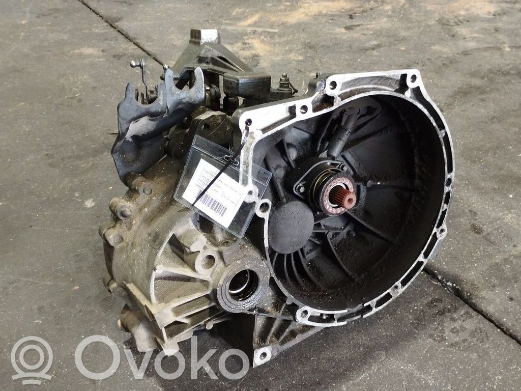 5 Gang Schaltgetriebe   6M5R7002YA