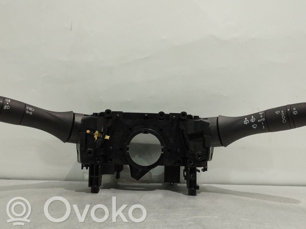 Dacia Duster II Commodo, commande essuie-glace/phare 