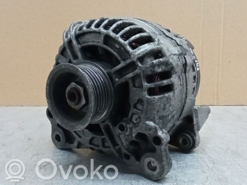 Audi A5 8T 8F Generatore/alternatore 