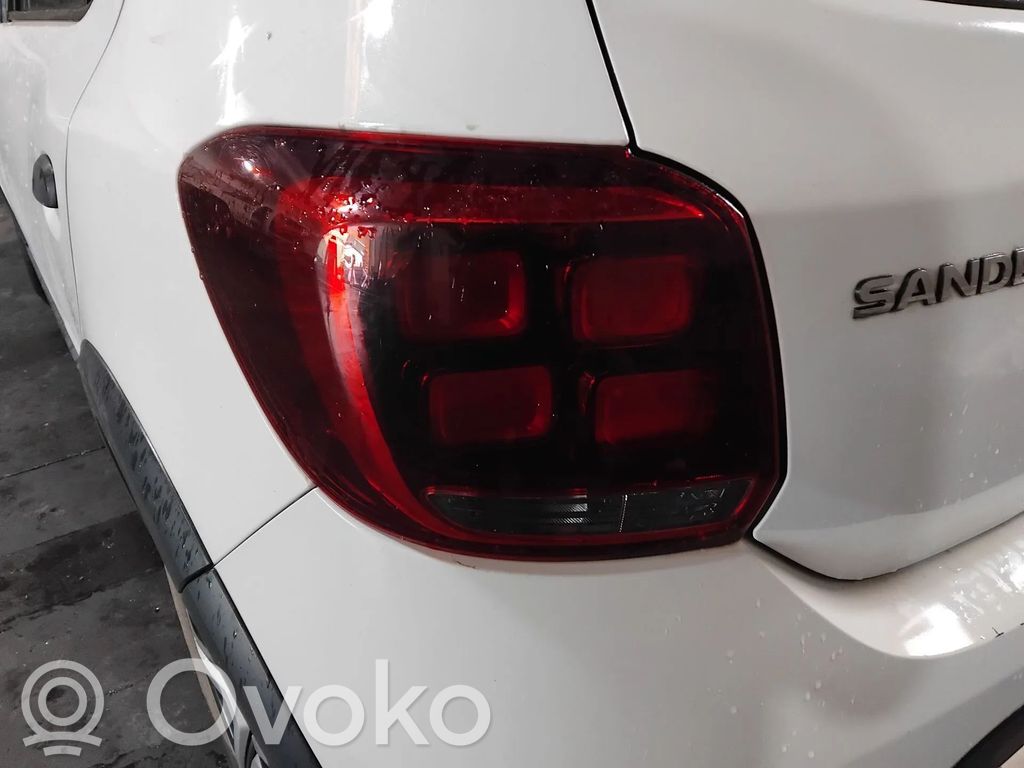 Dacia Sandero II Feux arrière sur hayon