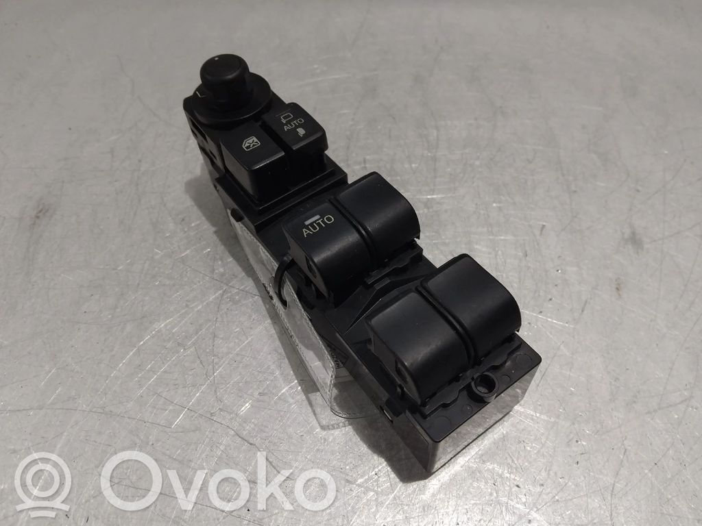 Electric window control switch   DG8T66350