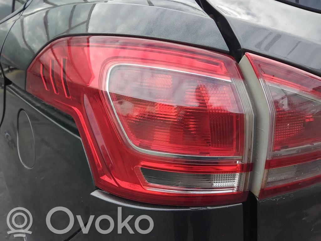 Tailgate rear/tail lights