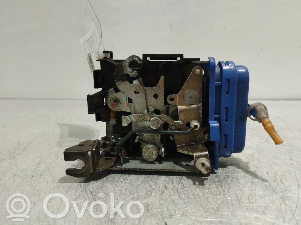 Audi A4 S4 B5 8D Încuietoare ușă spate 